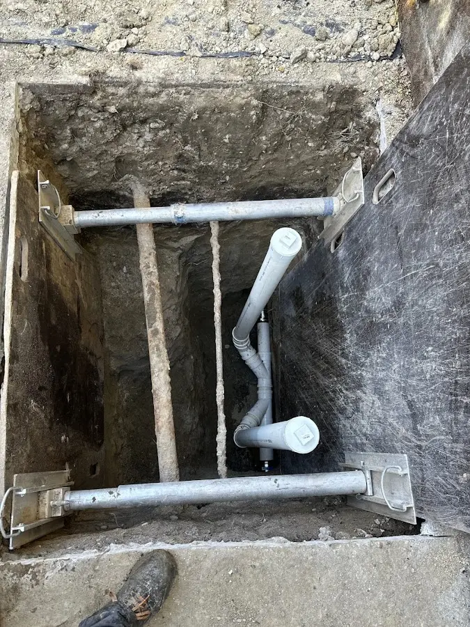 Experienced plumber completing Drain Cleaning work in Florence